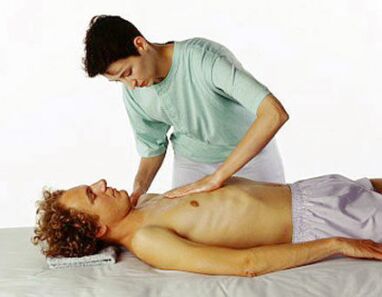 Massage for thoracic osteochondrosis to reduce pain and spasms